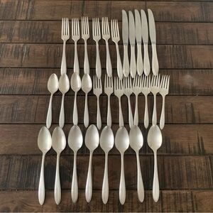 31 Nobility Plate Reverie Silverware Spoons Forks Knives Not Complete Need Polis